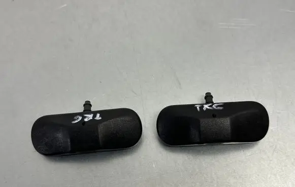 Volkswagen Touareg III Windshield washer spray nozzle 5G0955986