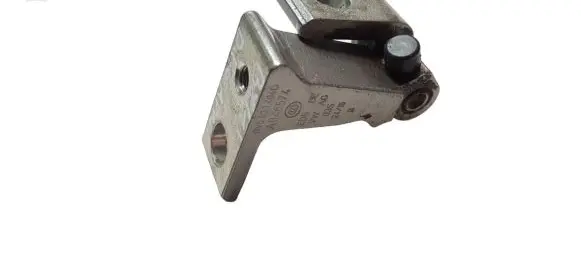 Volkswagen PASSAT B8 Rear door lower hinge 8V5833404C