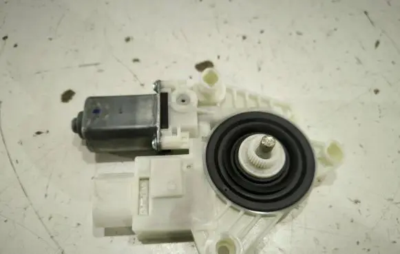 BMW 5 G30 G31 Front door window regulator motor 7455081 0018446677 C35315105