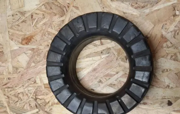 Ford Mustang VI Rear coil spring rubber mount DG9C5599AXC