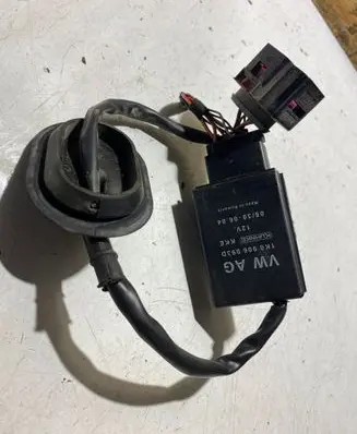 Volkswagen Jetta V Fuel injection pump control unit/module 1K0906093D 05300604