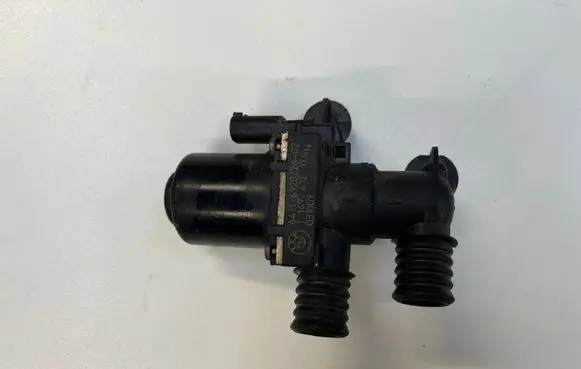 BMW 5 E60 E61 Coolant heater control valve 6920226