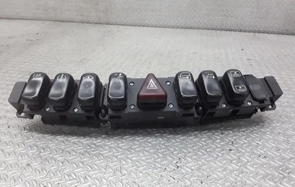 Mercedes-Benz S W220 Hazard light switch 2208218058 3326220100