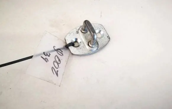 Toyota Avensis T250 Rear door lock loop/hook striker 