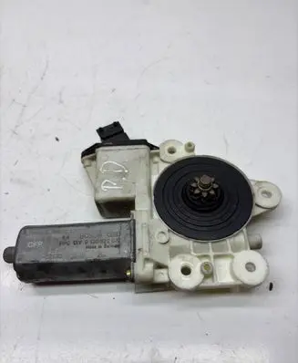Toyota Corolla E120 E130 Front door window regulator motor 6981002130 0130822032