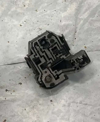 Volkswagen PASSAT B4 Tail light bulb cover holder 357945257