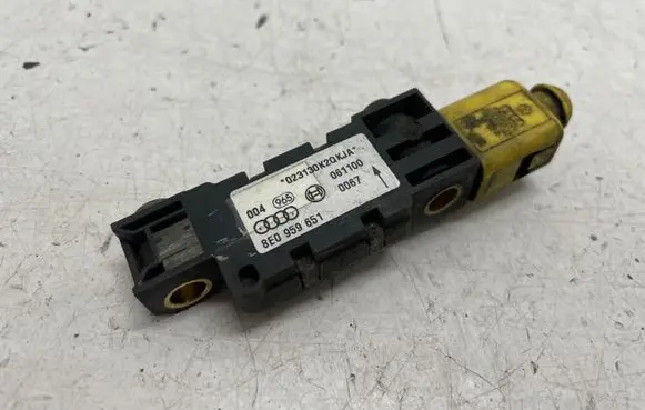 Audi A6 S6 C6 4F Airbag deployment crash/impact sensor 8E0959651