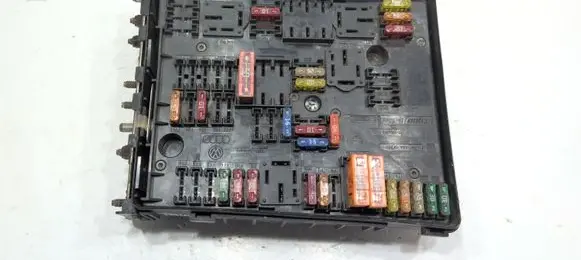 Volkswagen Touran I Fuse module 1K0937124K