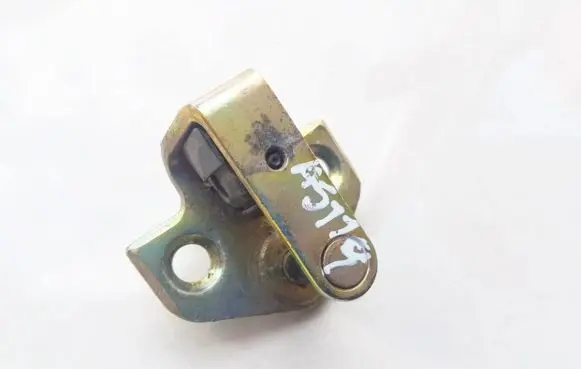 Ford Mondeo Mk III Rear door lock loop/hook striker 2m51f21982aa 2m51-f21982-aa