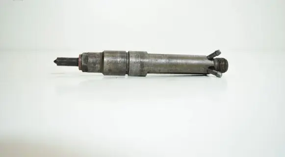 Audi A6 S6 C4 4A Fuel injector 046130201