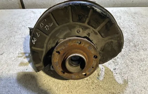Volkswagen PASSAT B6 Front wheel hub