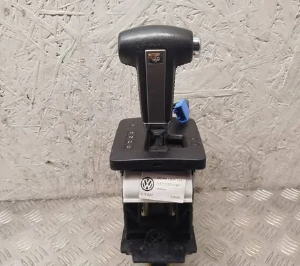 Volkswagen Touareg I Gear shifter/selector 7L6713203D