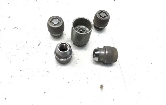 Mazda CX-60 Anti-theft wheel nuts and lock 