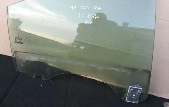 Mercedes-Benz CLS C219 Rear door window glass