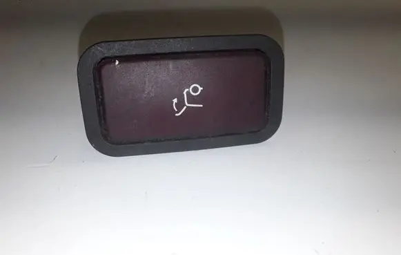 Mercedes-Benz E W211 Tailgate opening switch 2118219551