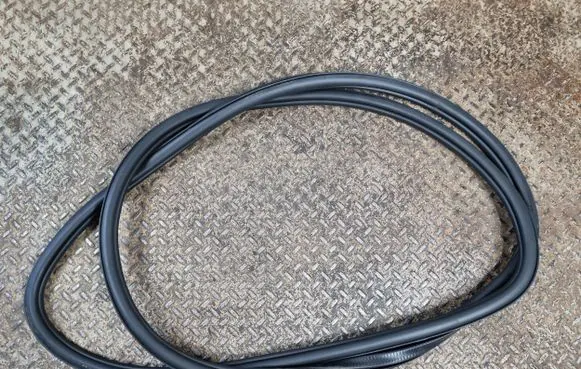 Volkswagen Tiguan Allspace Rear door rubber seal (on body) 5NN867914