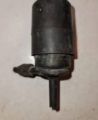 Volkswagen PASSAT B3 Windscreen/windshield washer pump 171955651