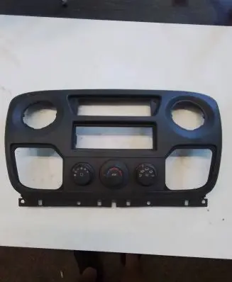 Renault Master III Dashboard center trim panel 682600025R