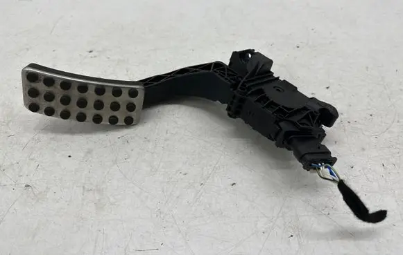 Mercedes-Benz CLA C118 X118 Accelerator throttle pedal A1773002100