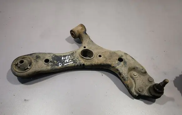Toyota Auris 150 Front lower control arm/wishbone