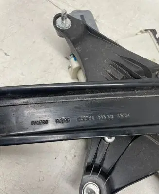 BMW 4 G22 G23 G24 G26 Loading door lower hinge 5A071C3