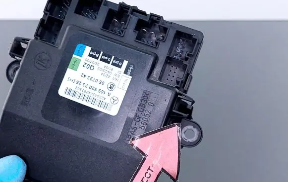Mercedes-Benz B W245 Door control unit/module 05072342 A1698207326 580520