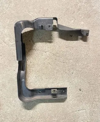 Mazda CX-7 Intercooler pipe mounting bracket 