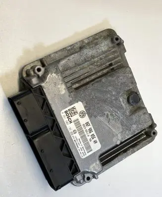 Volkswagen PASSAT B6 Engine control unit/module 06F906056AN 0261S02135