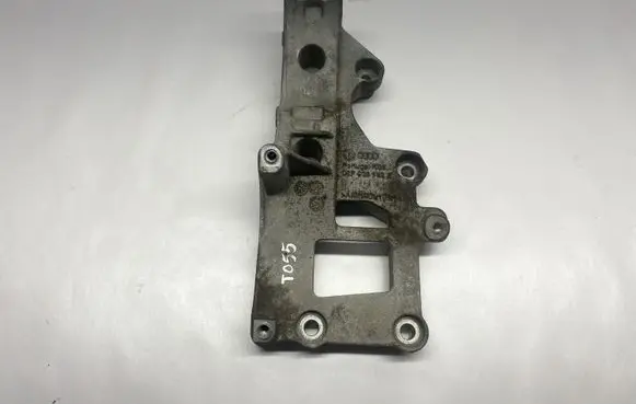 Volkswagen Golf V Generator/alternator bracket 06F903143E