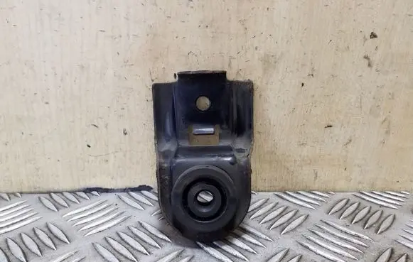 Radiator mount bracket