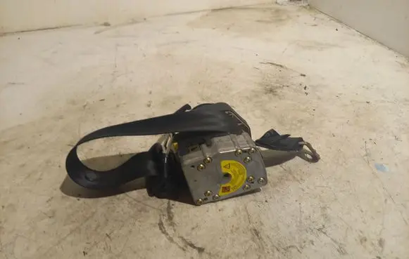 Audi A3 S3 8L Rear seatbelt 8L385780