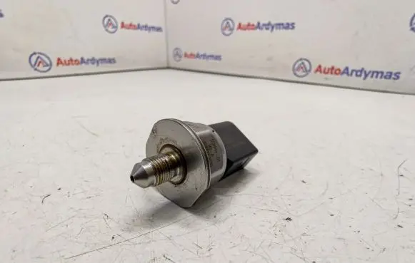 BMW X5 E70 Fuel pressure sensor 7537319 13537537319
