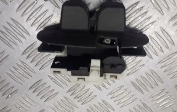 Renault Megane II Engine bonnet/hood lock/latch loop/hook 8200076240