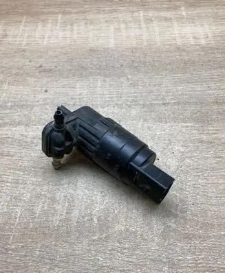 Volkswagen Tiguan Windscreen/windshield washer pump 1K6955651