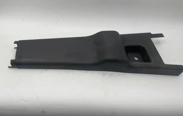 Iveco Daily 3rd gen (B) pillar trim (bottom) 361000000 500314018 363000000