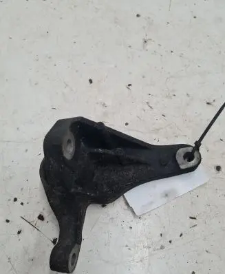Ford C-MAX I Gearbox mounting bracket 3M516P093