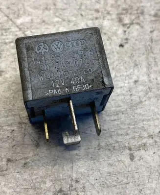 Audi A6 S6 C5 4B Other relay 141951253b
