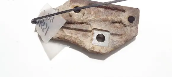 Mitsubishi Galant Engine mounting bracket 0xe