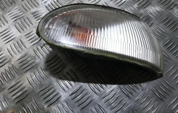 Mitsubishi Lancer Front indicator light