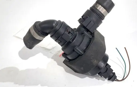 BMW 5 E60 E61 Oil filter mounting bracket 6910755