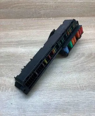 BMW 5 E60 E61 Fuse module 6957330