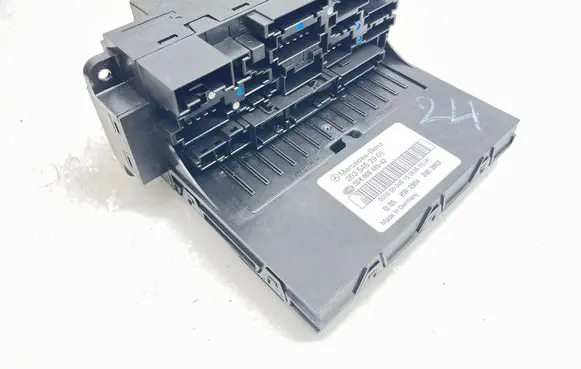 Mercedes-Benz C W203 Fuse module 2035452901 5DK00848342