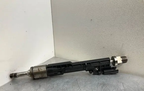 BMW 7 F01 F02 F03 F04 Fuel injector 13647645956 10213541