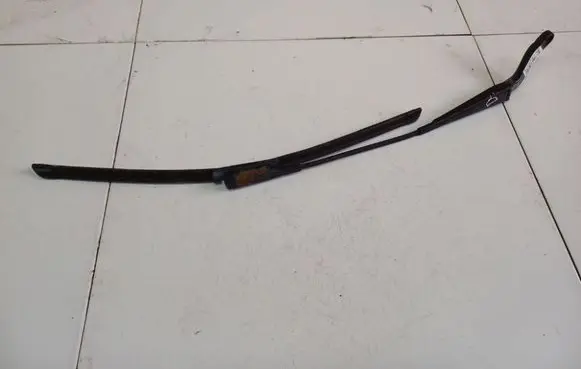Mercedes-Benz B W245 Front wiper blade arm 1698200242