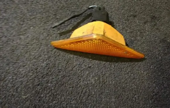 Ford Mondeo Mk III Front fender indicator light 1s7113k309ab