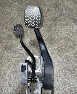 BMW 3 E90 E91 Pedal assembly 42322403 35006751665 67871110