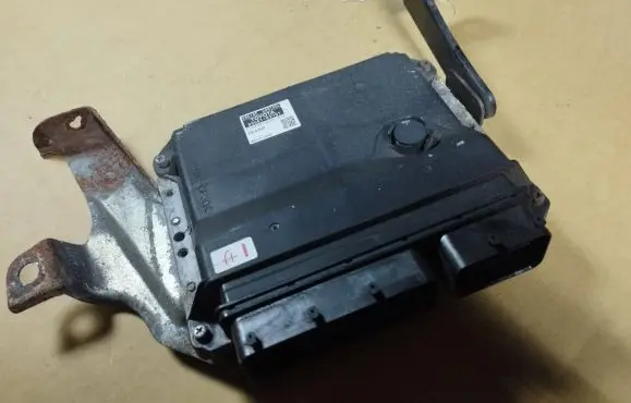 Lexus IS 220D-250-350 Engine control unit/module 8966153701 1758009481