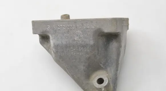 Mercedes-Benz E W211 Engine mounting bracket A2722231704