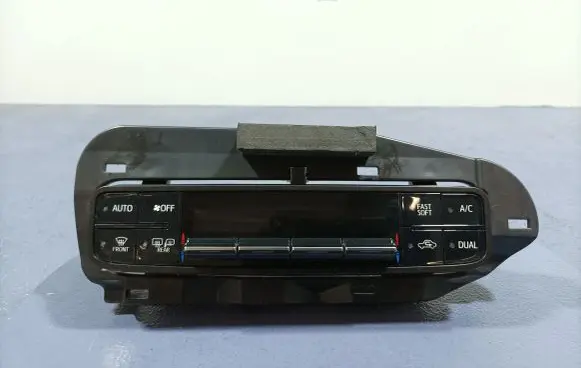 Toyota Corolla E160 E170 Climate control unit 55900-02890