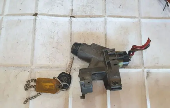 Volkswagen Golf III Ignition lock 357905851 290596